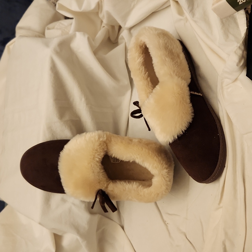 Slippers - Picture 1 of 2